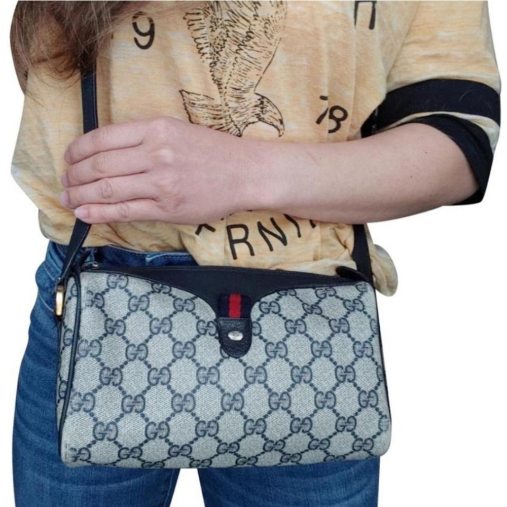 Authentic Vintage Gucci Crossbody Bag - Picture 2 of 12